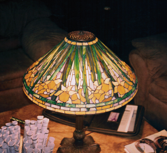 20" Reproduction Daffodil Lamp