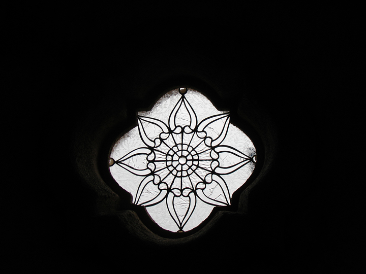 small quatrefoil clear textured glass window