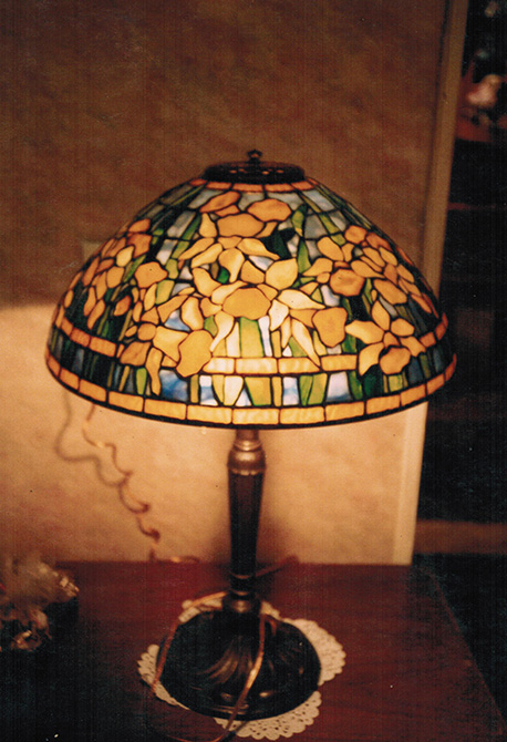 Reproduction of Tiffany 16" Banded Daffodil Lamp