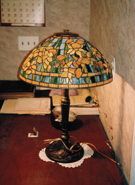 Reproduction of Tiffany 16" Banded Daffodil Lamp